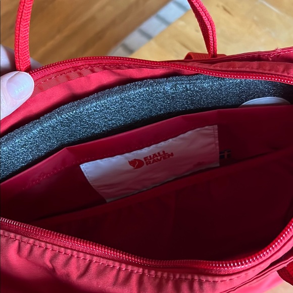 Fjallraven Red KÅNKEN TOTEPACK - Picture 5 of 6